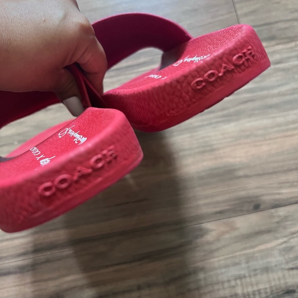 Disney x coach red slides size 7 - Picture 5 of 5